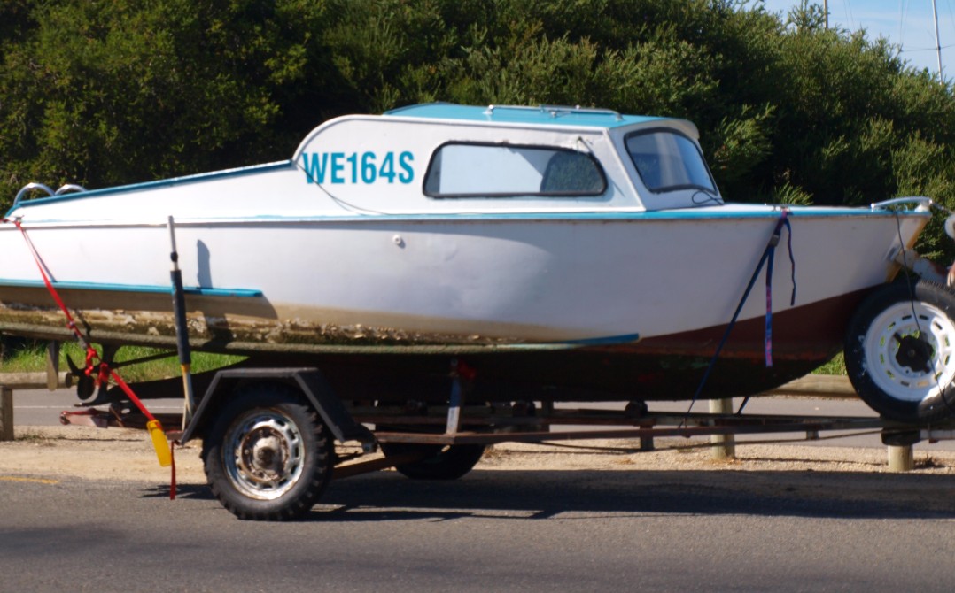 1950 Hartley 16 bondwood half cabin cruiser Flareline 16 ft