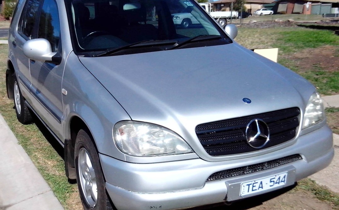 2000 Mercedes-Benz ML320