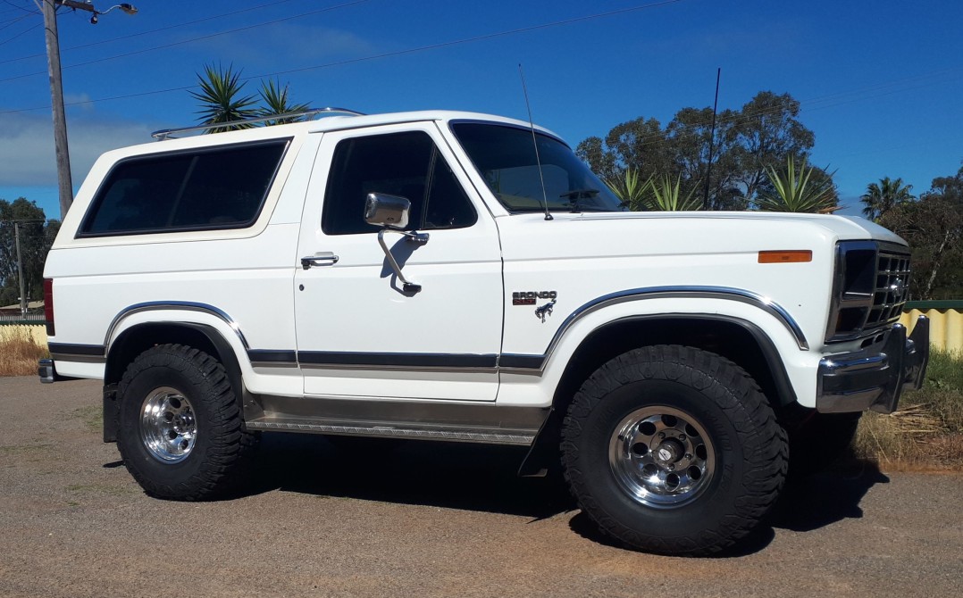 1982 Ford BRONCO (4X4)