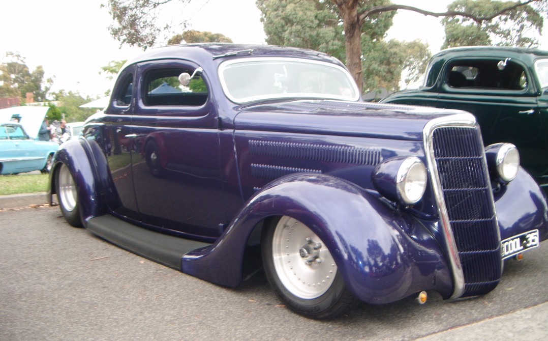 1935 Ford Deluxe