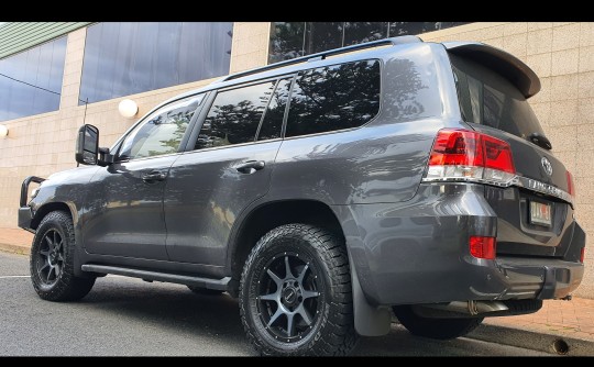 2017 Toyota LANDCRUISER (4x4)