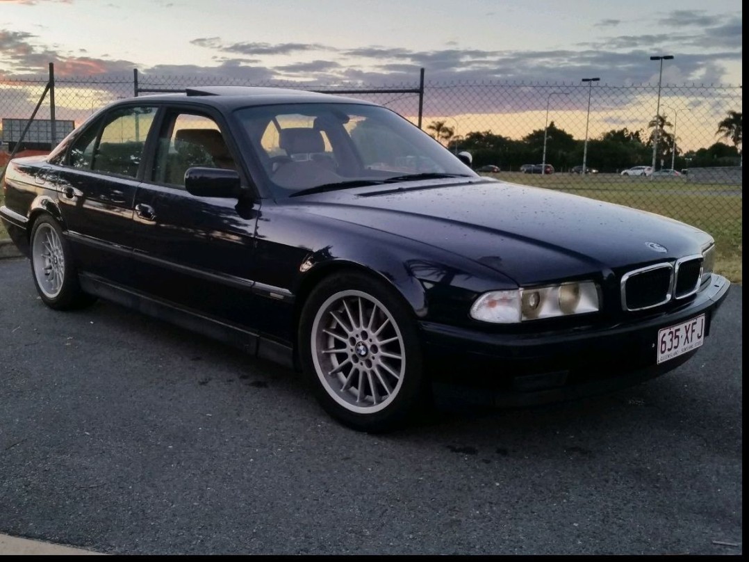 1998 BMW E38 740i