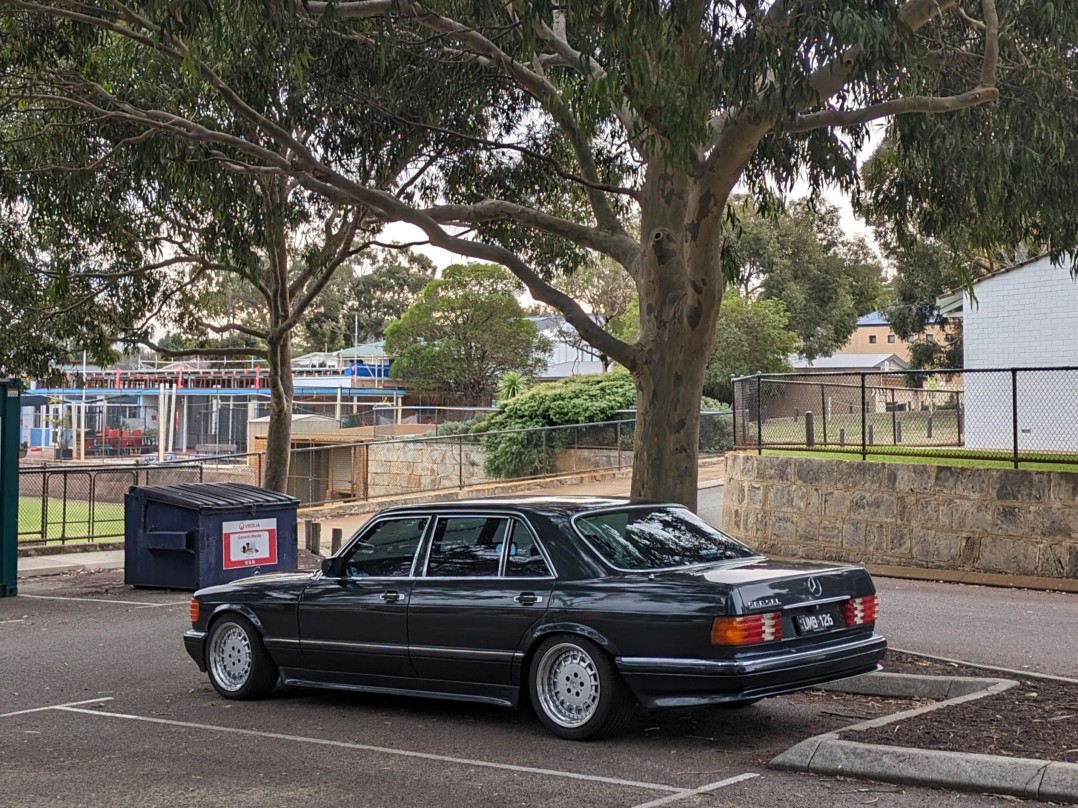 1988 Mercedes-Benz 560 SEL