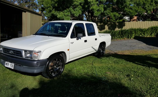 2000 Toyota HILUX SR