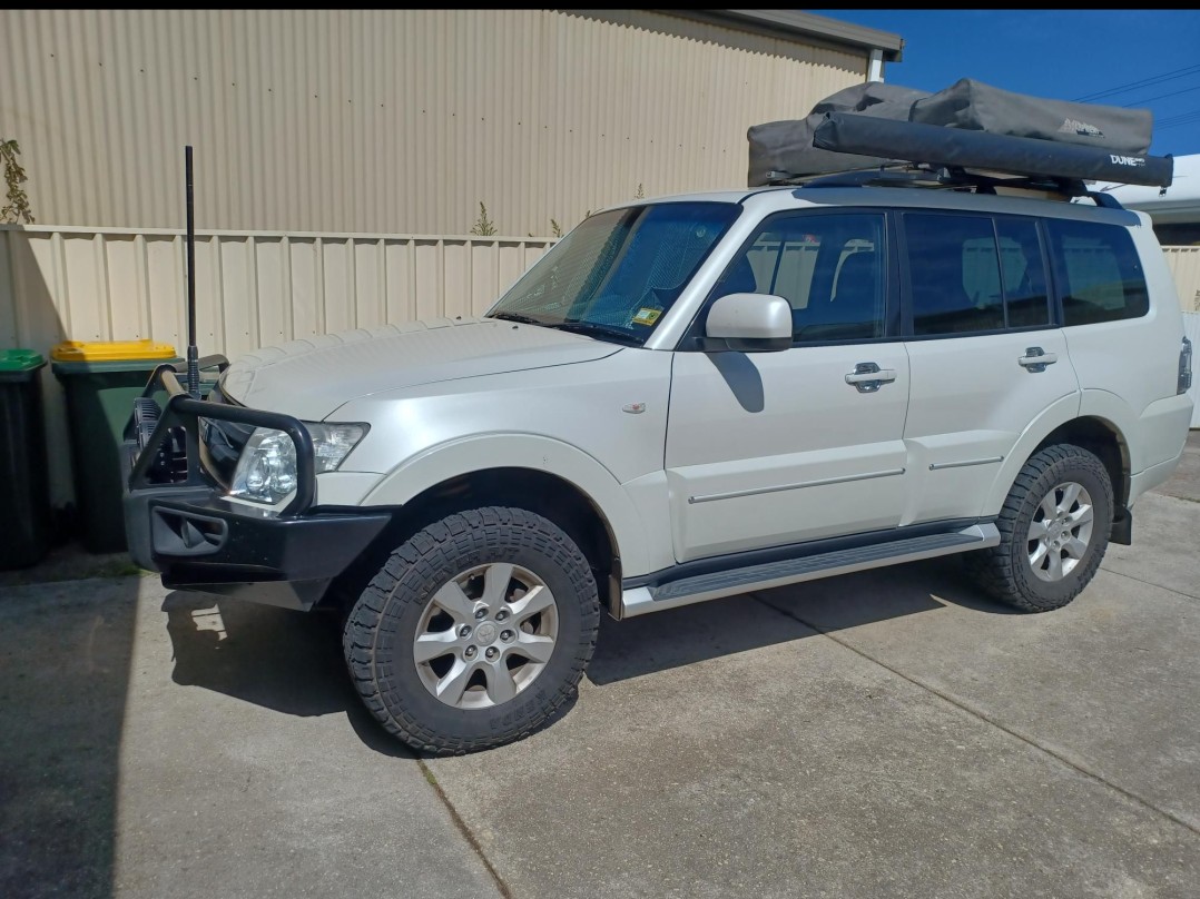 2012 Mitsubishi pajero