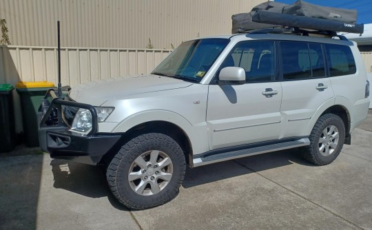 2012 Mitsubishi pajero