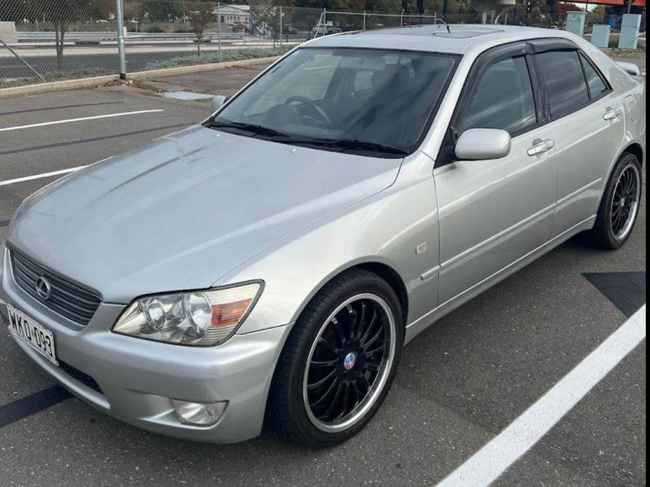 2000 Lexus IS 200