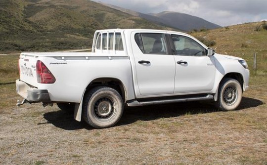 2018 Toyota HILUX SR (4x4)