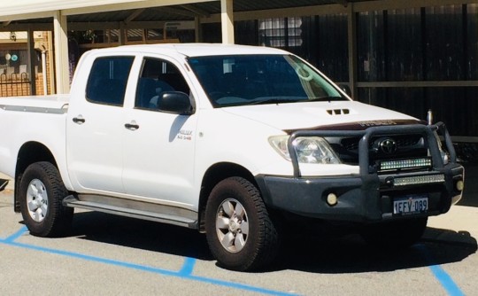 2010 Toyota HILUX (4x4)