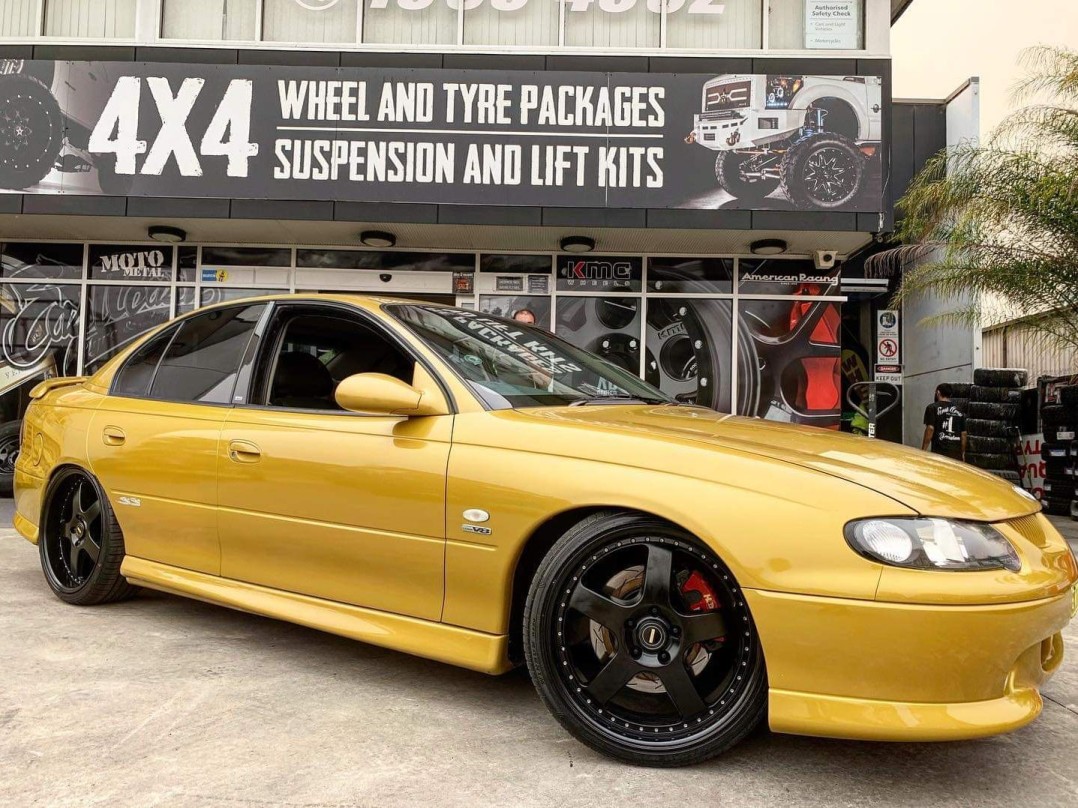 2002 Holden COMMODORE