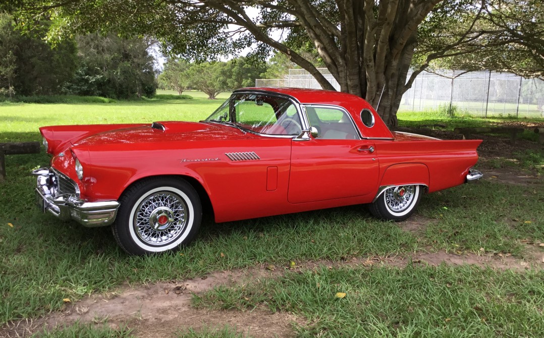 1957 Ford Thunderbird