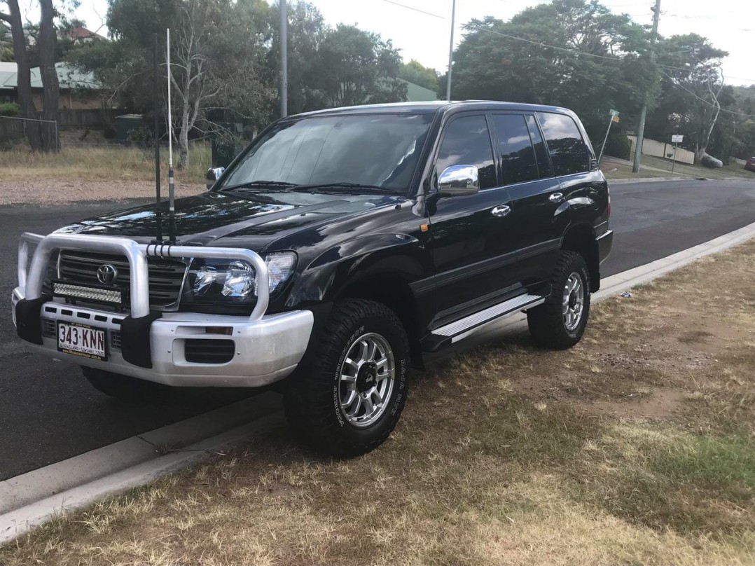 2004 Toyota LANDCRUISER (4x4)