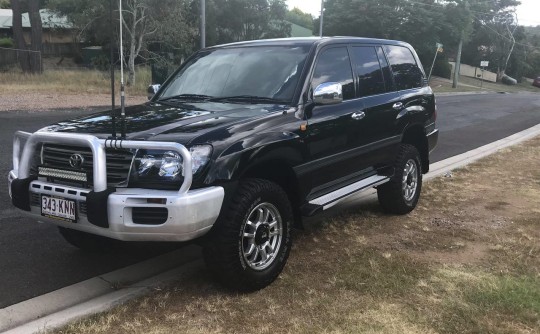 2004 Toyota LANDCRUISER (4x4)