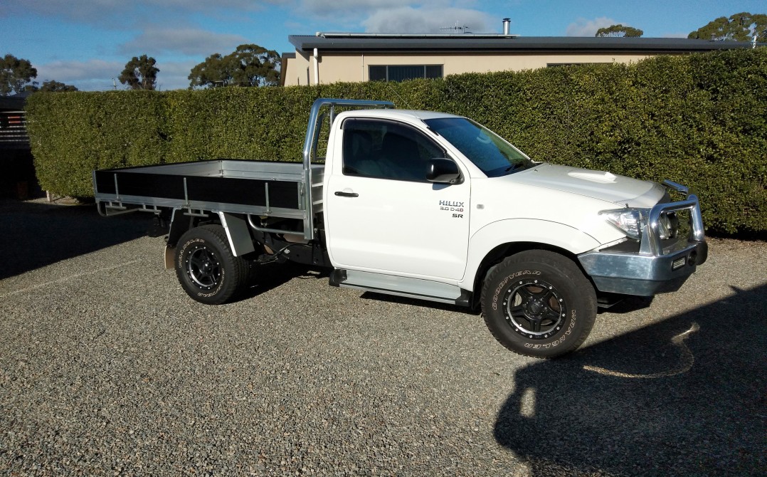 2010 Toyota HILUX (4x4)