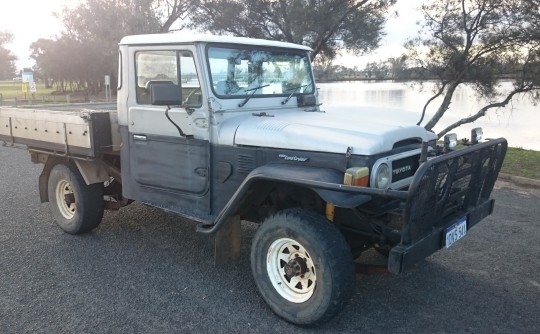 1982 Toyota LANDCRUISER (4x4) 3 SEAT