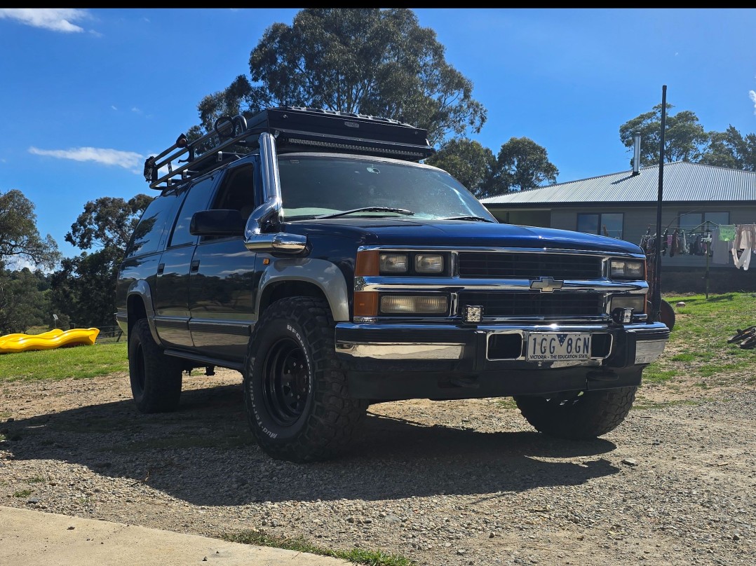 1998 Holden SUBURBAN 2500 LT (4x4)