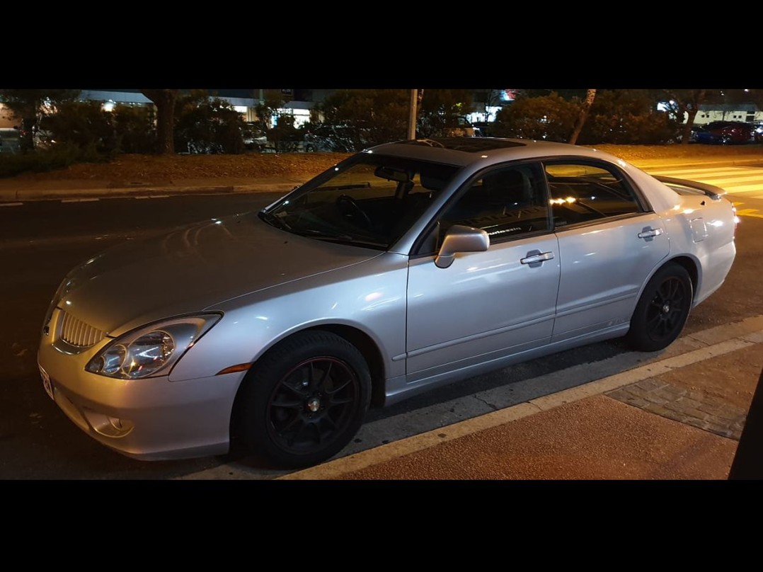 2005 Mitsubishi MAGNA AWD