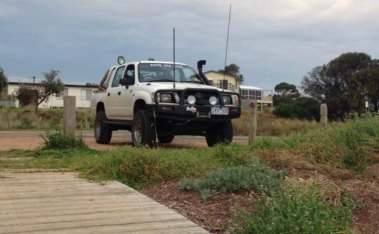 2004 Toyota HILUX