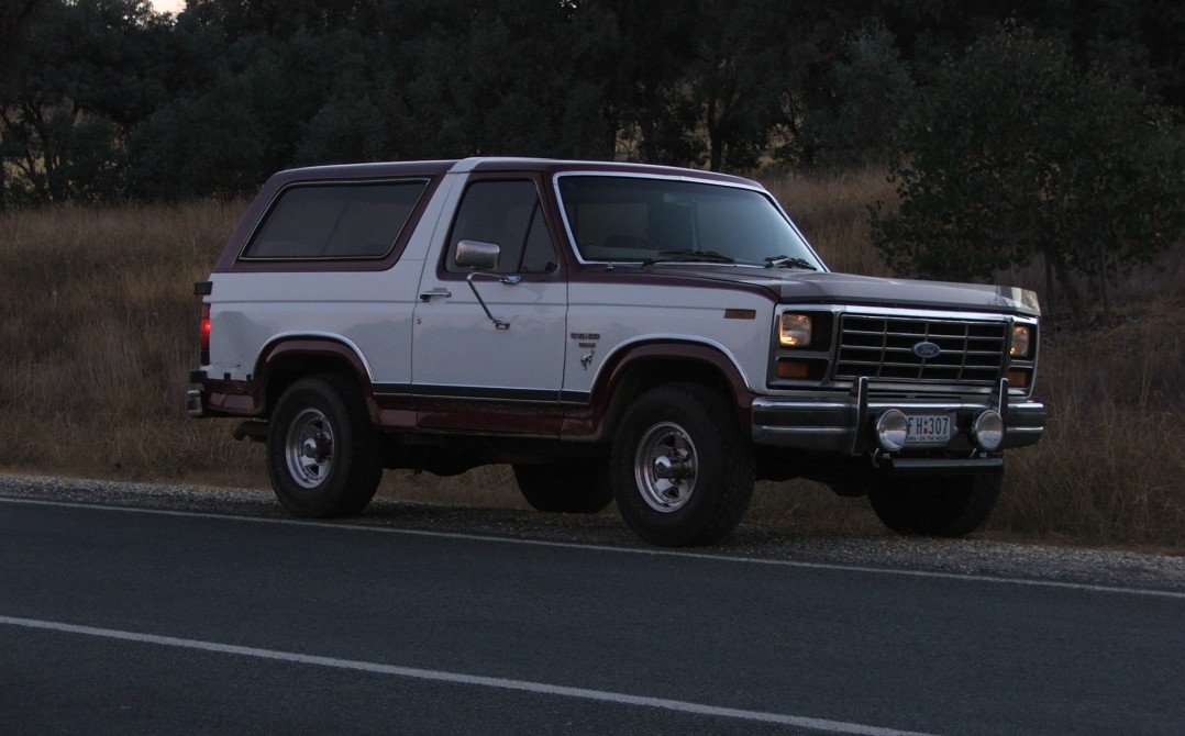 1984 Ford BRONCO (4X4)
