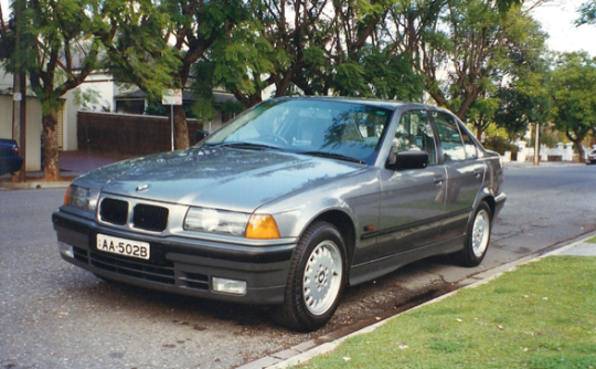 1994 BMW 320i EXECUTIVE