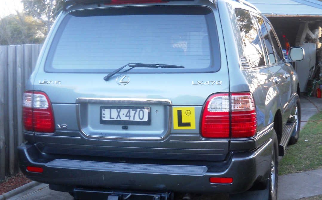 2000 Lexus LX470 (4x4)