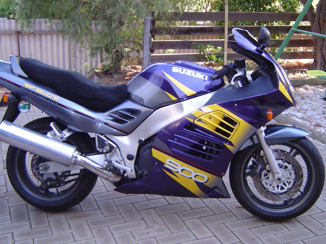 1995 Suzuki 937cc RF900R