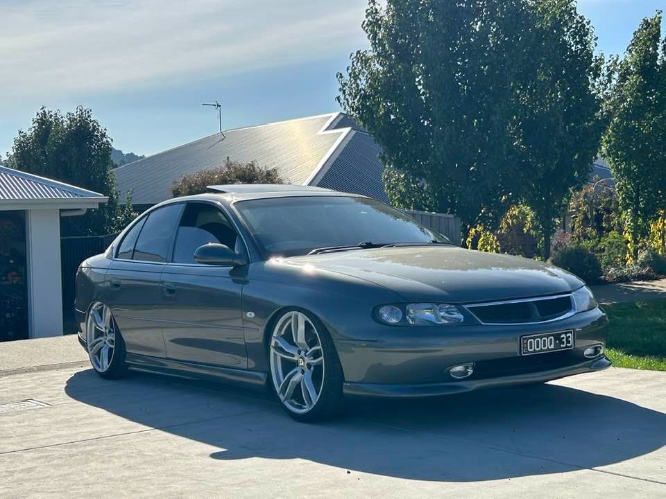 2000 Holden COMMODORE