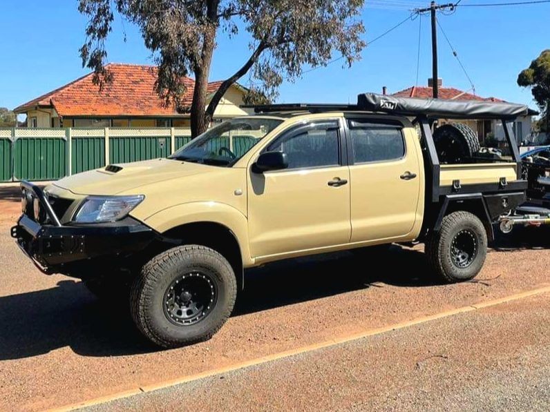 2012 Toyota HILUX (4x4)