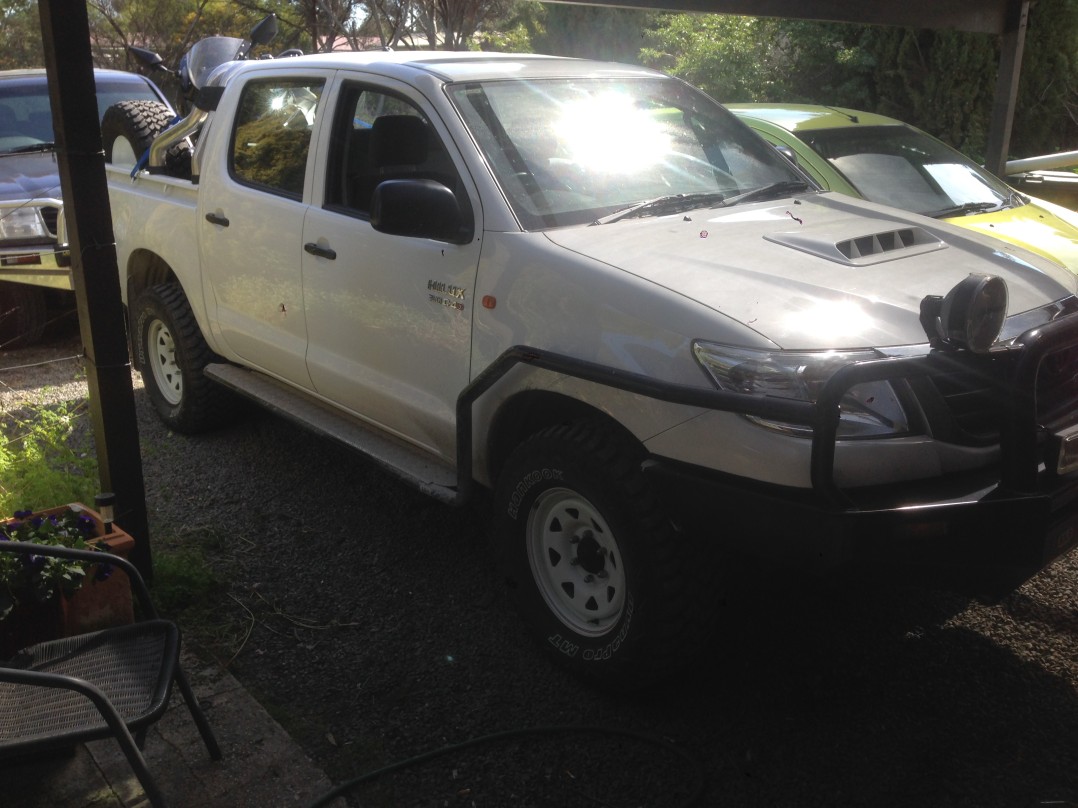 2012 Toyota HILUX SR (4x4)