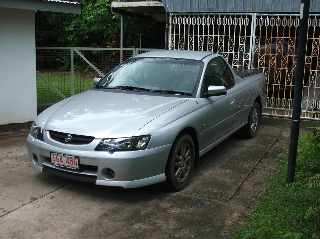 2004 Holden COMMODORE