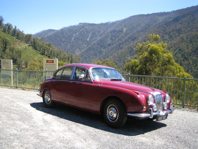 1969 Daimler V8-250