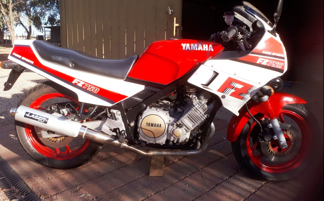 1985 Yamaha FZ 750