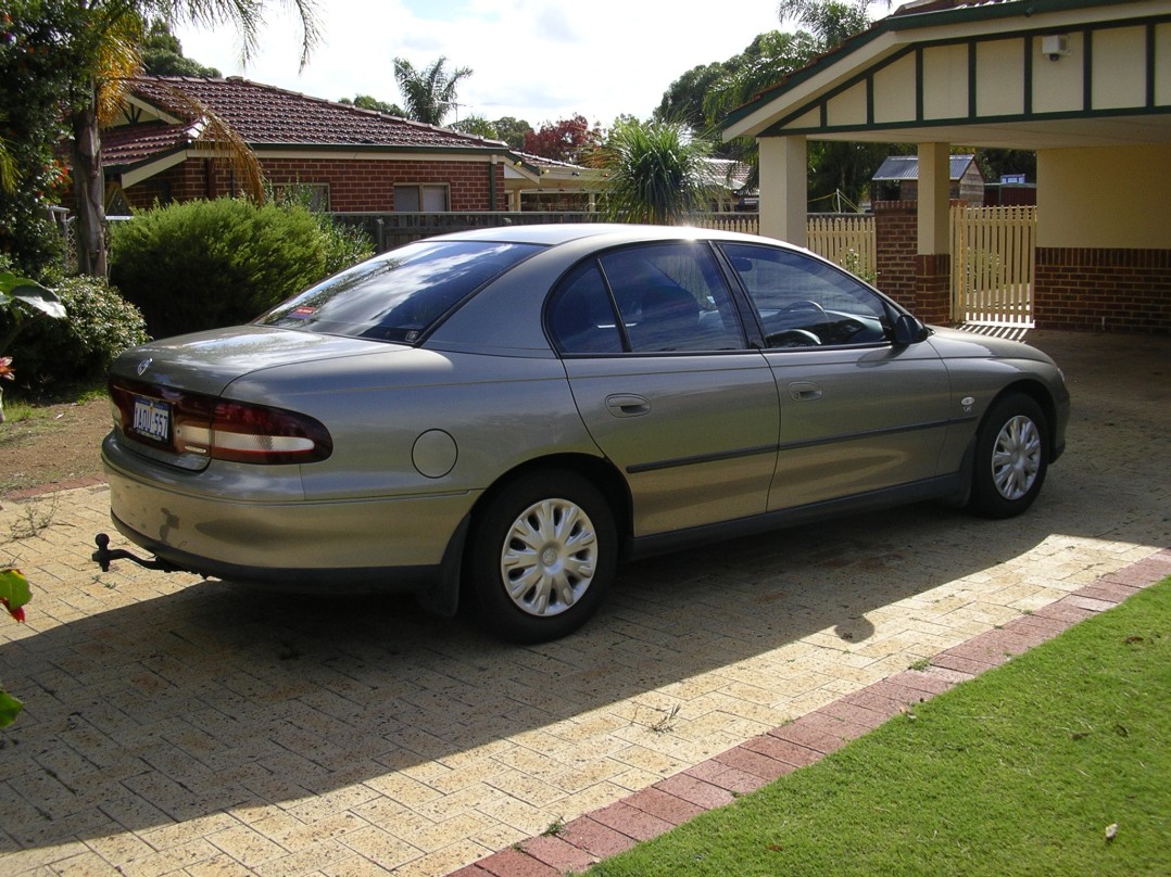 2000 Holden COMMODORE ACCLAIM