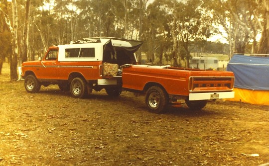 1977 Ford F100 (4x4)