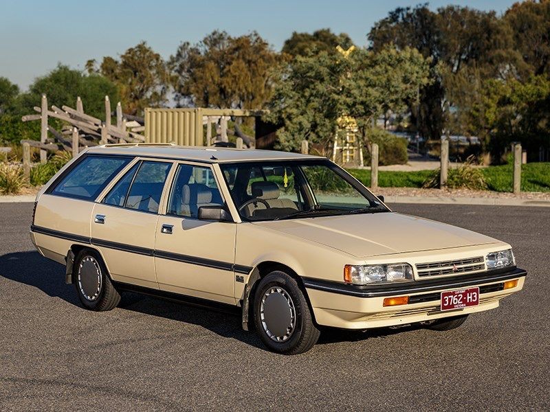 1989 Mitsubishi TP Magna GLX wagon