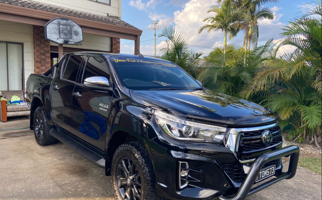 2019 Toyota HILUX SR5 (4x4)