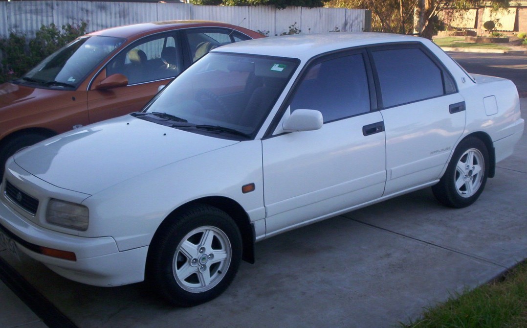 1995 Daihatsu APPLAUSE XI