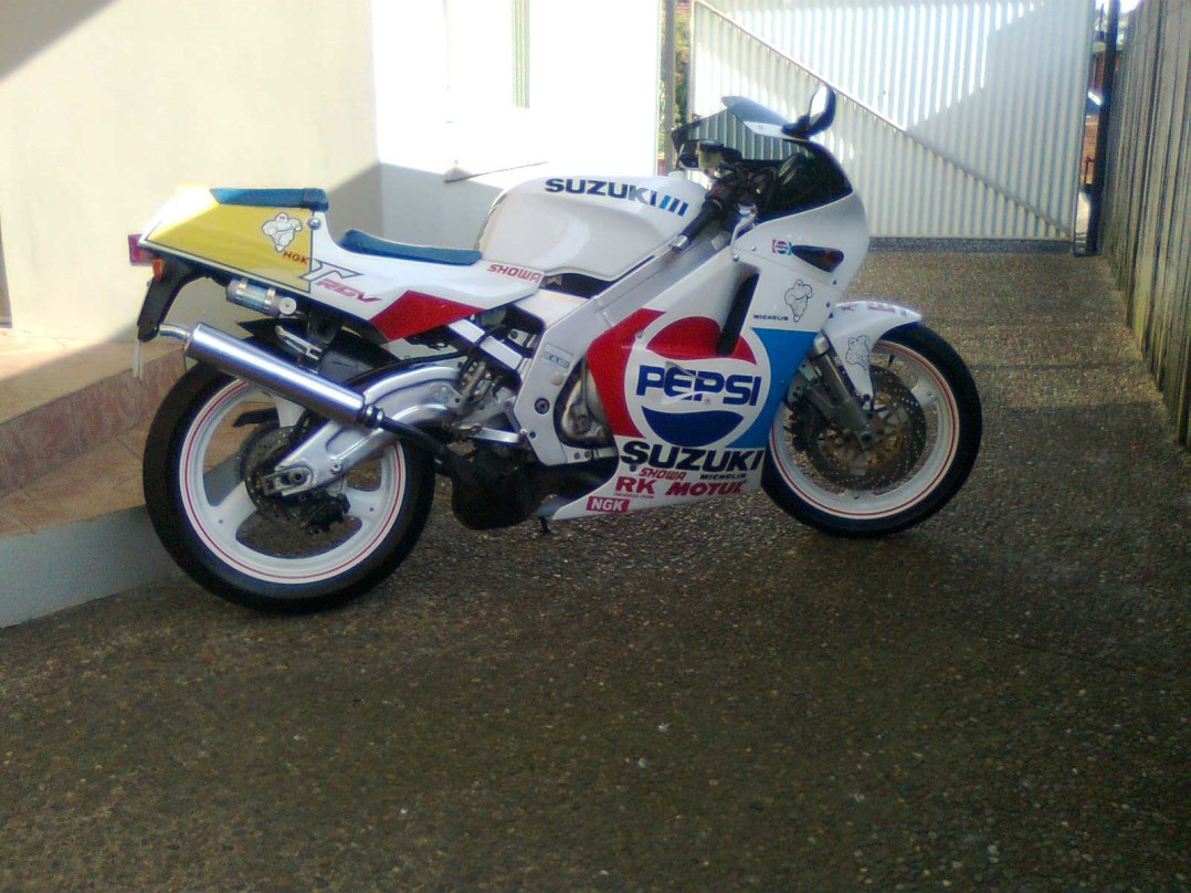 1990 Suzuki RGV250