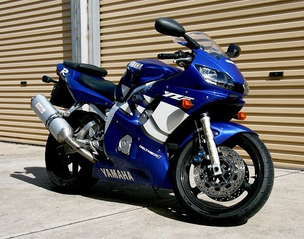 2000 Yamaha R6