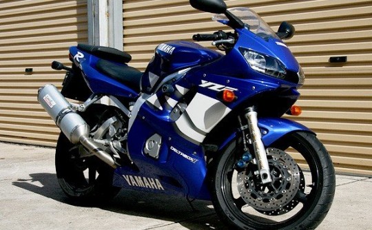 2000 Yamaha R6