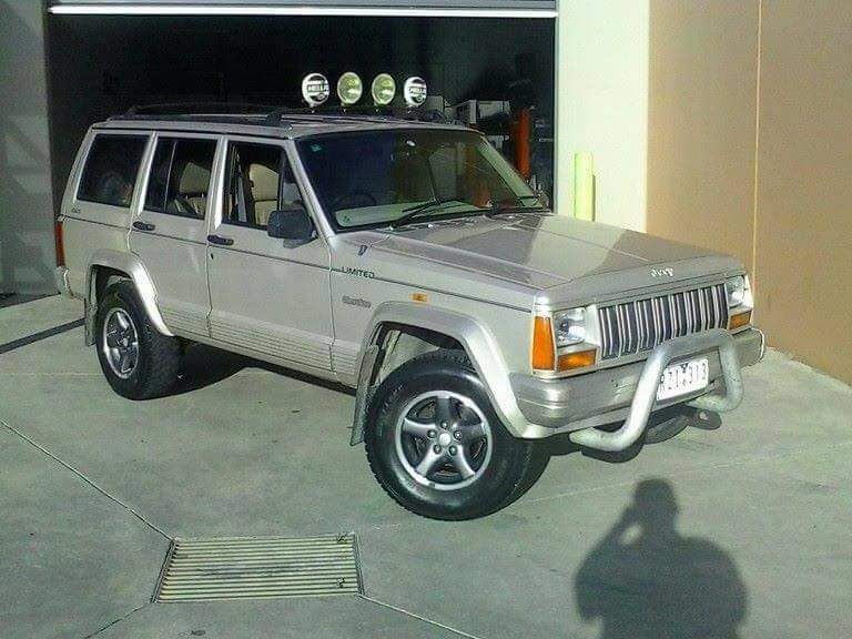 1997 Jeep CHEROKEE (4x4)
