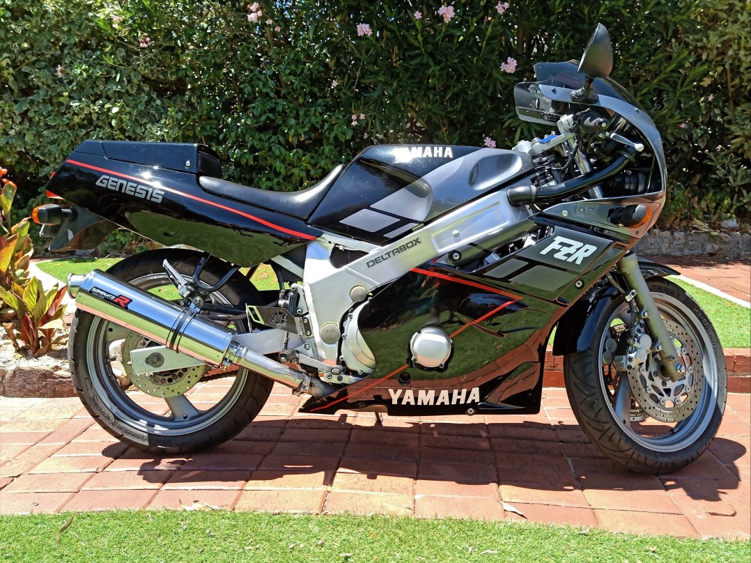 1990 Yamaha 599cc FZR600