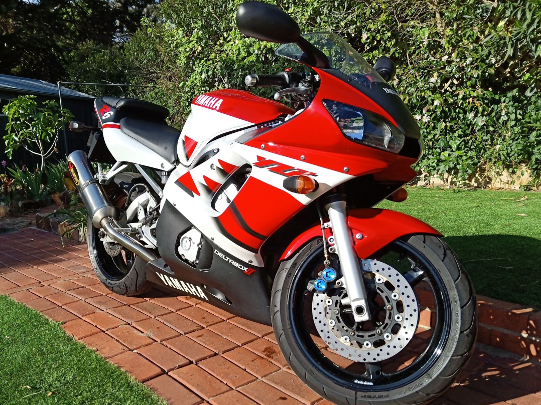 2000 Yamaha 599cc YZF-R6