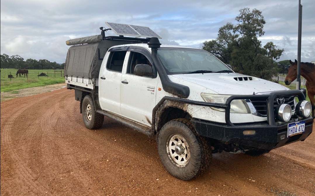 2012 Toyota HILUX SR (4x4)
