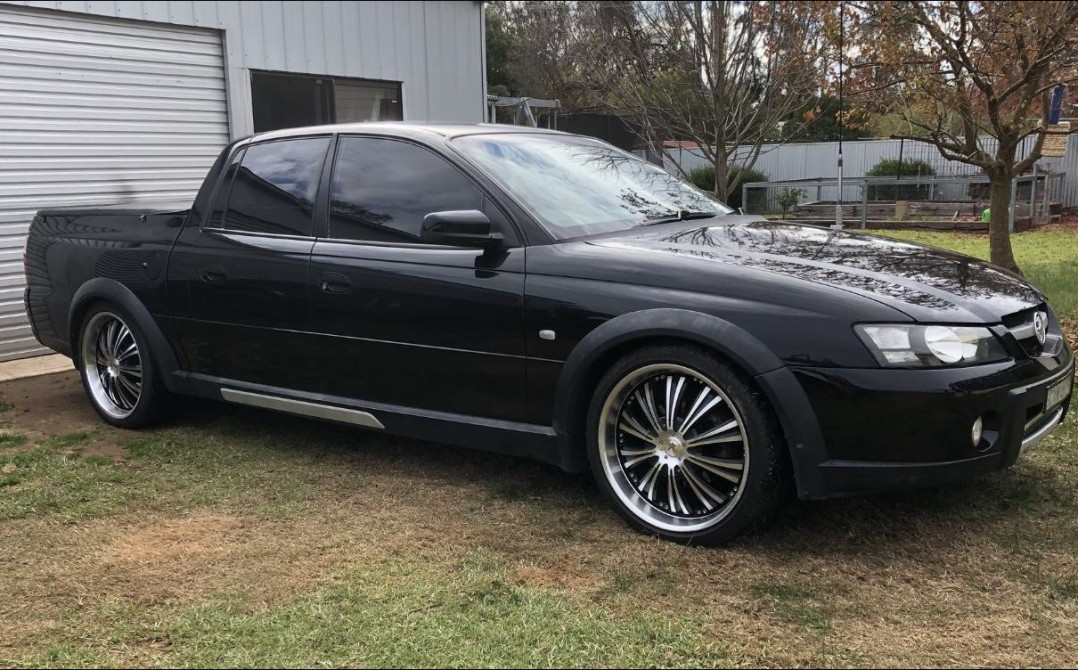 2004 Holden CREWMAN CROSS 8