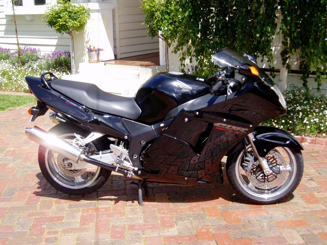 1997 Honda 1137cc CBR1100XX (SUPER BLACKBIRD)