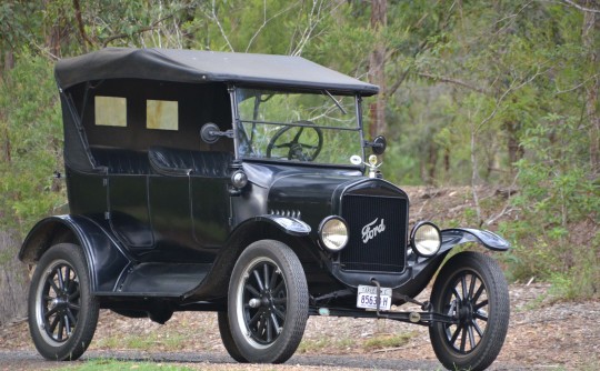 1925 Ford Model T touring