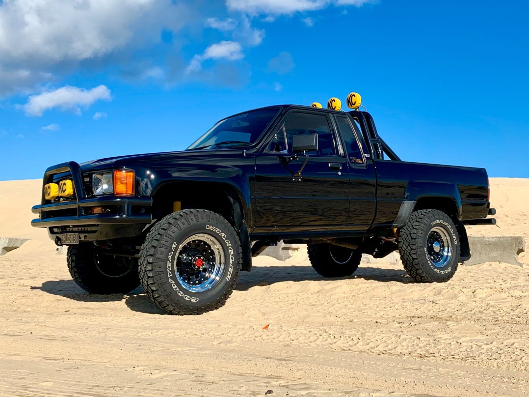 1985 Toyota HILUX SR5 - Back To The Future McFly Truck