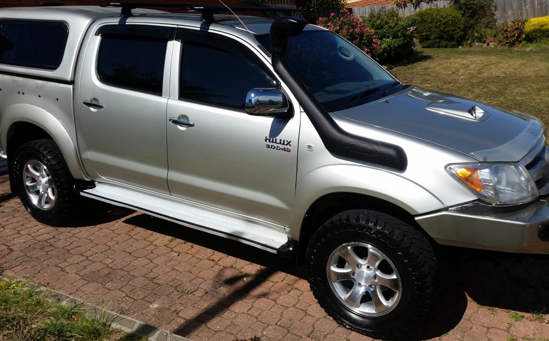 2015 Toyota HILUX SR5 (4x4)