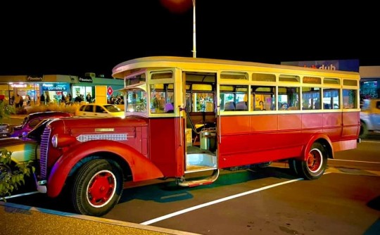 1938 Diamond T Bus